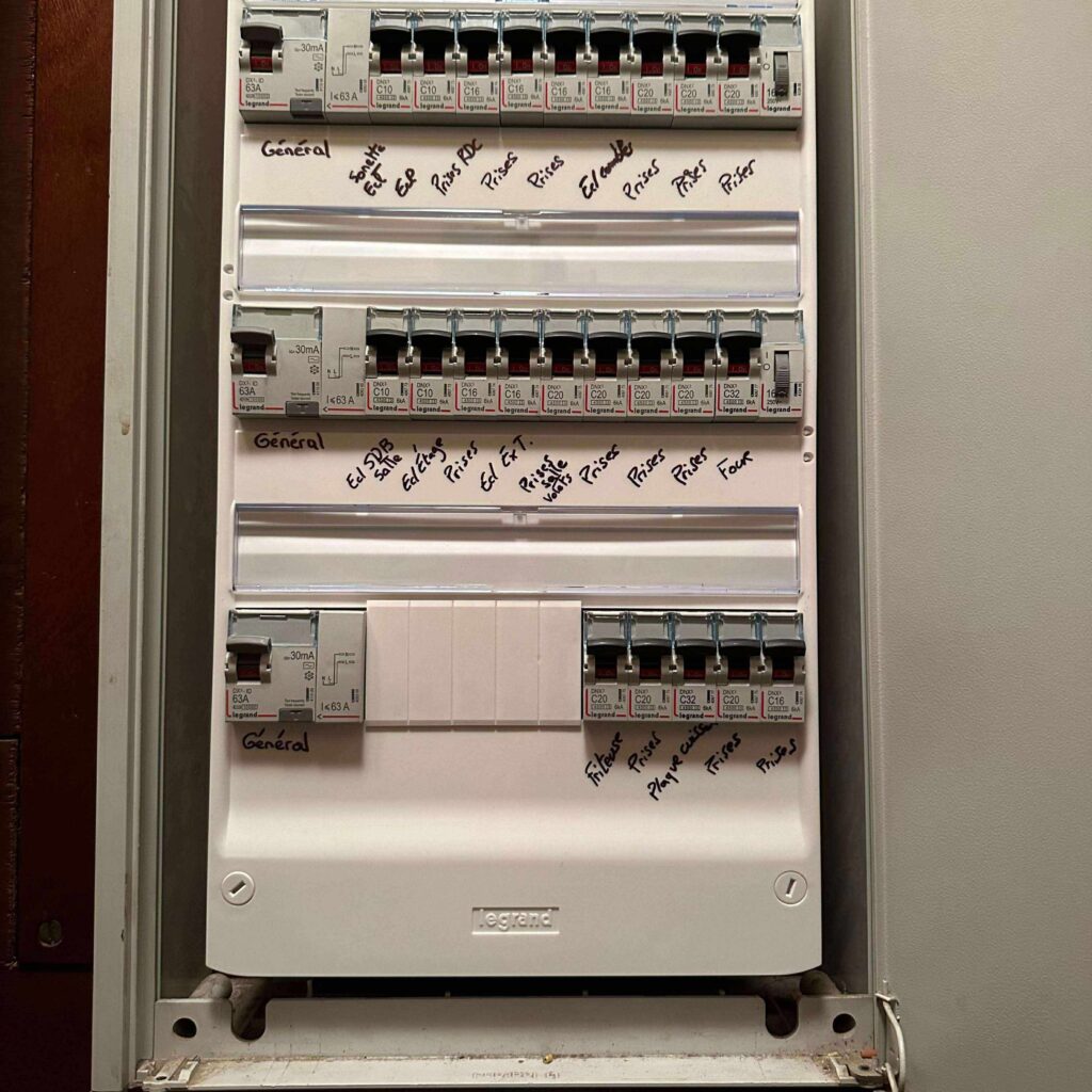 Changement tableau électrique secteur Ifs : Image après