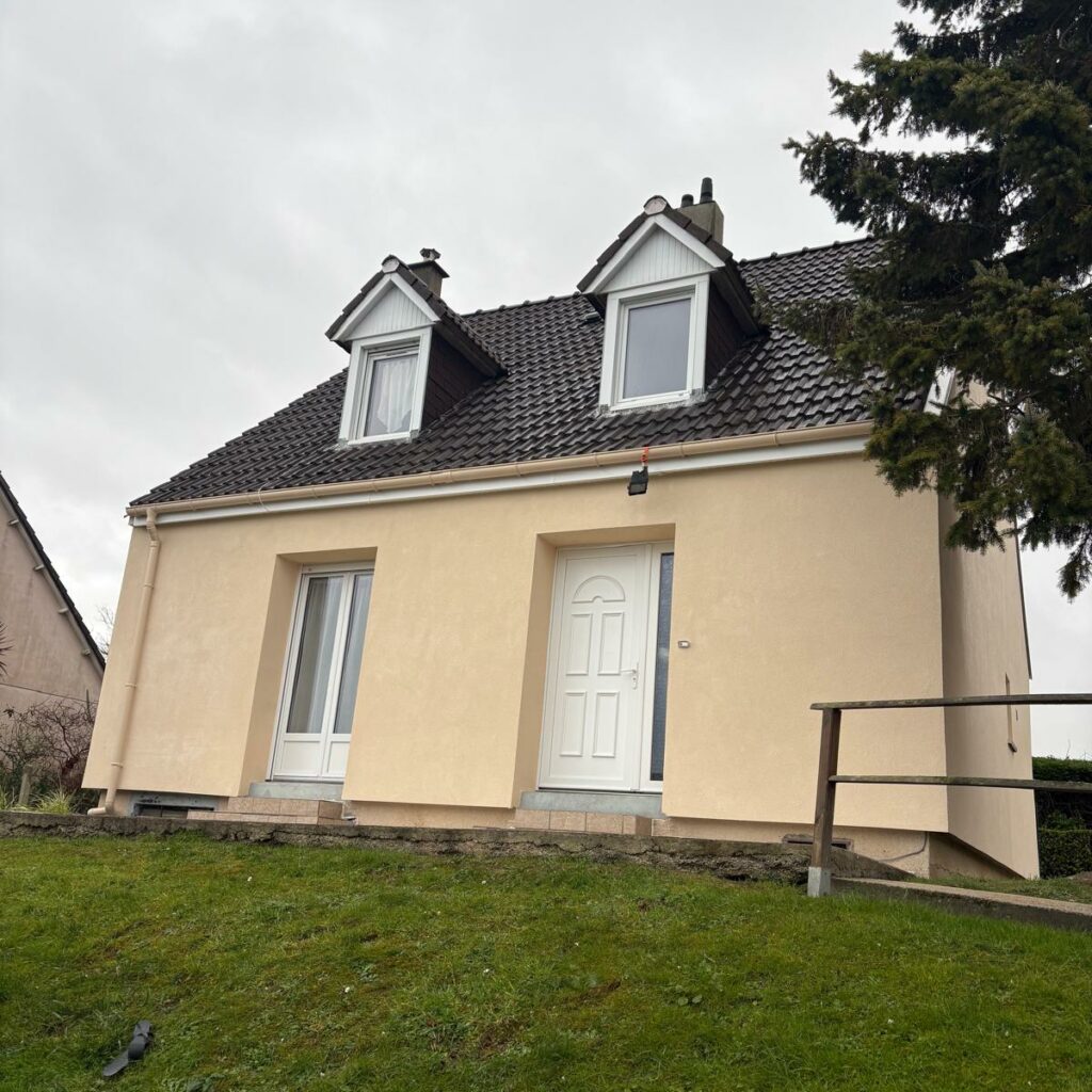 Isolation de façade et nettoyage de toiture secteur Vire : Image après